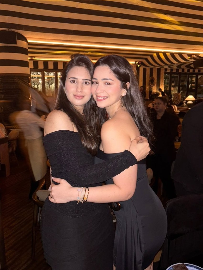 Sachin Daughter Sara Tendulkar Rings in Her Birthday with Friends