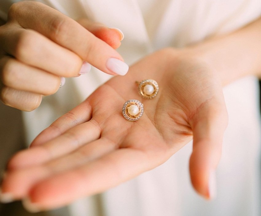 Stylish Earring Gifts That Will Make Your Wife Smile This Karwa Chauth
