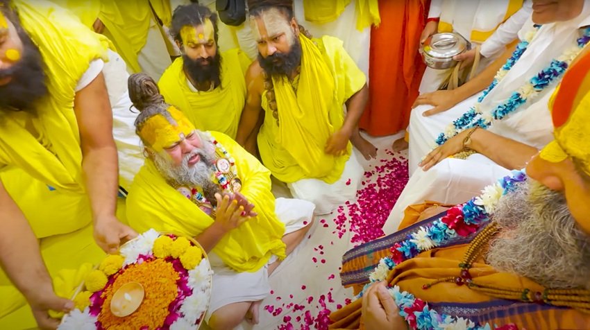 Tears of Devotion Swami Premanand Ji Bows at the Feet of Rajendra Das Ji Maharaj at Radha Keli Kunj
