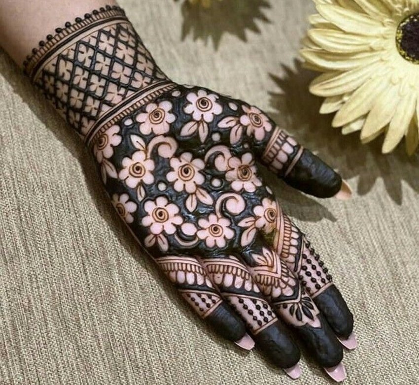 Tips for Dark and Long-Lasting Mehndi Color