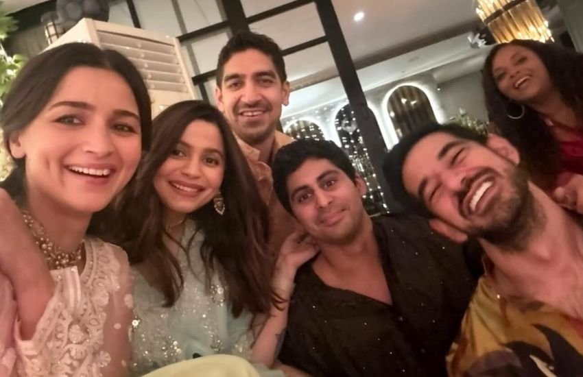 alia with friends