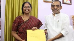 उपेंद्र कुशवाहा ने अपनी पत्नी को दिया इलेक्शन सिंबल, वायरल हो रही है ये तस्वीर