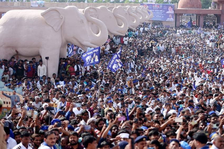 crowd at Mayawati rally