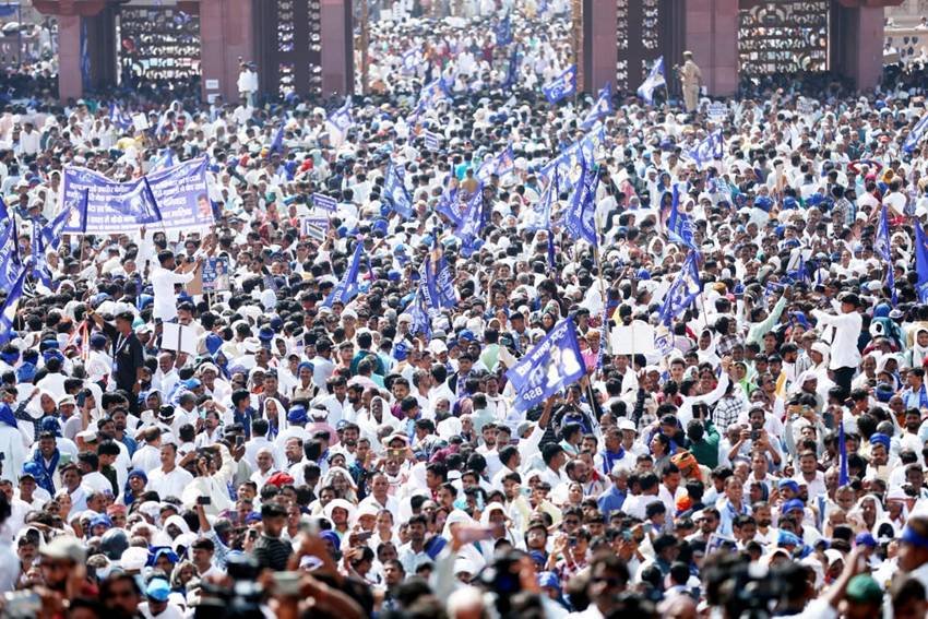 Mayawati attacks Congress SP