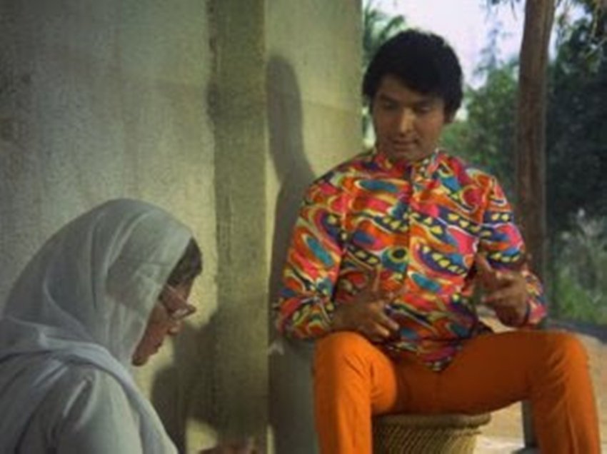 When Indira Gandhi Asked Filmmakers to Hire Asrani The Story Behind His First Big Break