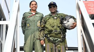 President Draupadi Murmu Lieutenant Shivangi Singh, Who is Lieutenant Shivangi Singh Shivangi Singh, shivangi singh rafale jet pilot,