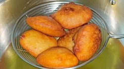 गेहूं के आटे और गुड़ से बनाएं फूले-फूले गुलगुले, अहोई अष्टमी पर प्रसाद में लगाएं भोग