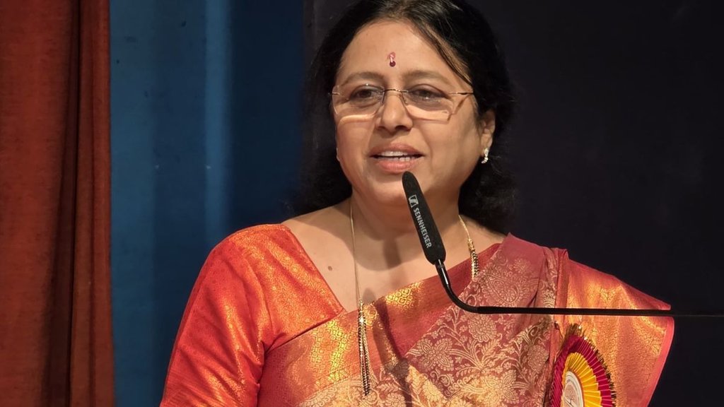 Medha Kulkarni purifies Namaz offered spot, Pune Shaniwarwada,