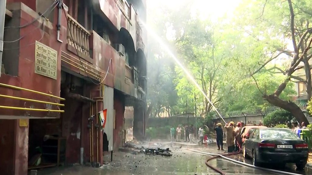 fire in MPs staff, fire in MPs staff quarters New Delhi