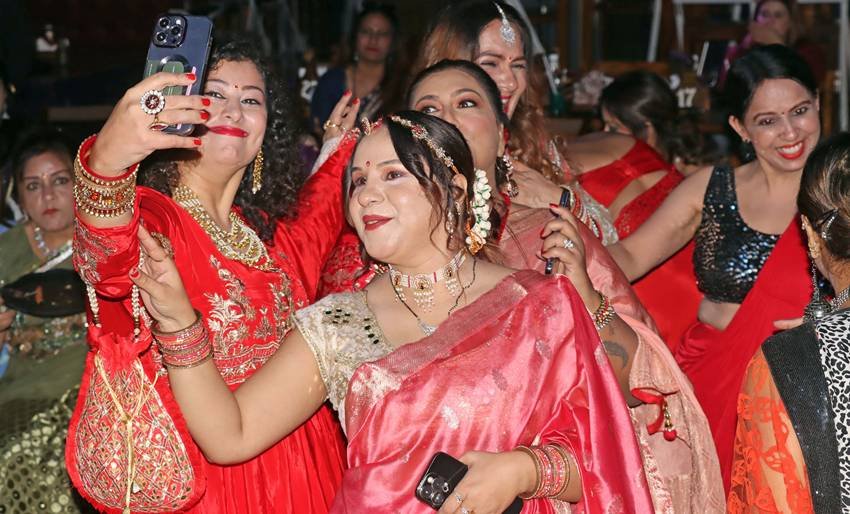 colors to avoid on Karwa Chauth