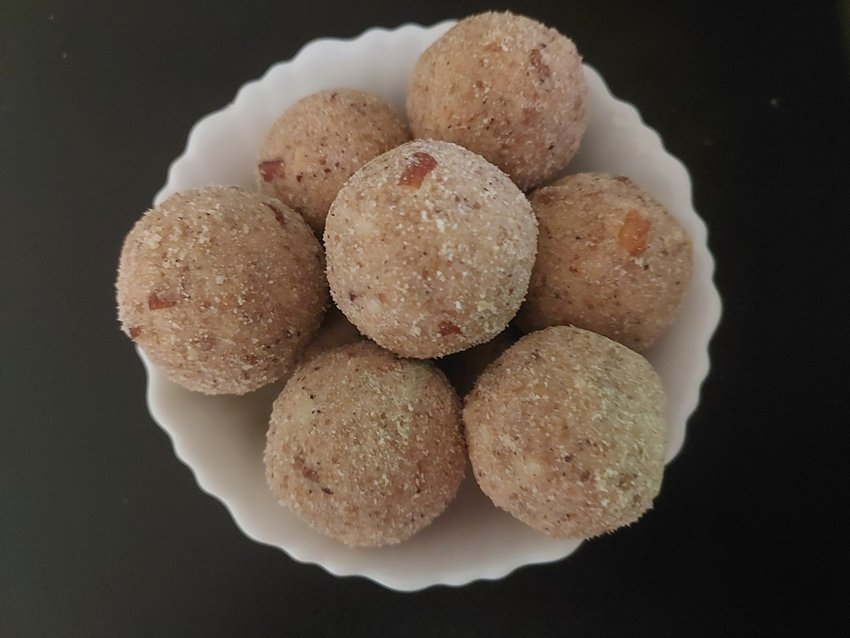 chawal ke laddu