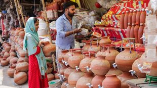 Diwali diyas, Kumhar colony, Delhi potters, online market profit