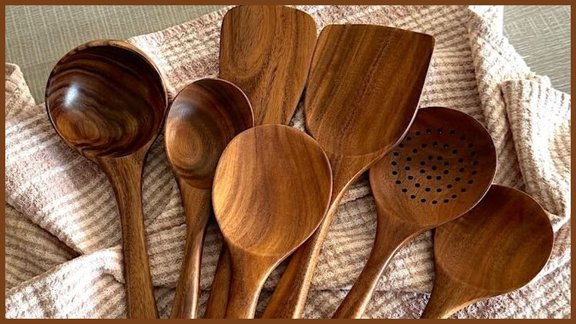 clean wooden spoons, curry stain clean, lakdi ka saman kaise saaf kare, how to clean wooden cutlery