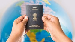 पुराना पासपोर्ट भूल जाइए! भारत में लॉन्च हुआ e-Passport, जानिए कौन ले सकता है, कैसे बनेगा और क्या मिलेंगे फायदे