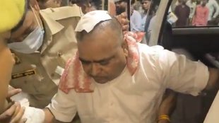 gayatri Prajapati, gayatri prahapati news, gayatri prajapti attacked