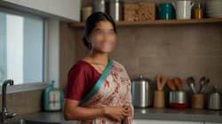 खिलौने वाली बंदूक दिखाकर नौकरानी ने मालकिन से लूट लिए पांच लाख, ऐसे की थी पूरी प्लानिंग