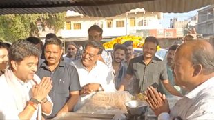 JYOTIRADITYA SCINDIA SWEETS PACKED, SCINDIA SWEET PACKED FOR WIFE,