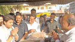 पत्नी के आदेश पर कोलारस की इस दुकान पर पहुंचे ज्योतिरादित्य सिंधिया, जानिए क्या मंगाया था?