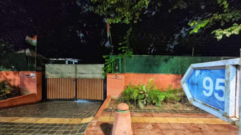 kejriwal bungalow| govt quarter| AAP