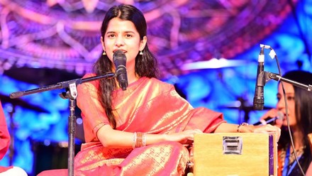 I would like to stand from my village constituency Maithili Thakur first reaction on contesting Bihar election 2025 -'मैं अपने गांव के क्षेत्र...', बिहार विधानसभा चुनाव लड़ने पर आया मैथिली ...