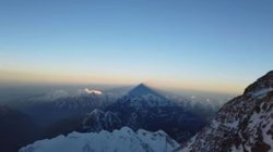 माउंट एवरेस्ट पर फंसे 1000 पर्वतारोही, बर्फीले तूफान के बाद जारी बचाव अभियान