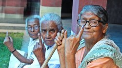 बिहार चुनाव में 100 वर्ष से ऊपर के 14 हजार बुजुर्ग मतदाता, केवल पेंशन से लुभा रहीं पार्टियां