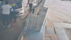SDM हूं मैं यहां का मुझे हाथ लगाया तो…. अधिकारी और पेट्रोल पंप कर्मचारी के बीच थप्पड़कांड का वीडियो वायरल, चौंका रहा पूरा मामला