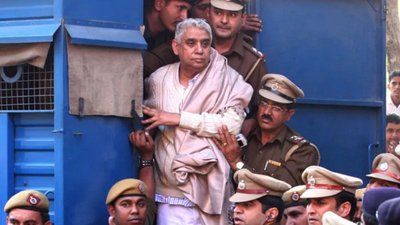‘जेल में रहकर देवी-देवताओं को निशाना बनाने वाली किताबें कैसे लिख रहे रामपाल?’