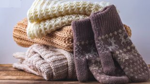 How to remove odor from clothes without washing them | How to freshen clothes without washing | How to remove bad smell from clothes