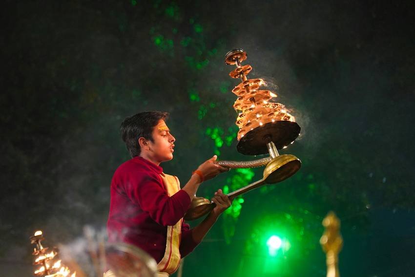 Proper method of Aarti