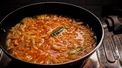 पानी समझकर खाने में डाल दिया एसिड, खाते ही पूरे परिवार की बिगड़ी हालत और फिर…, मंजर देख घबरा गए पड़ोसी