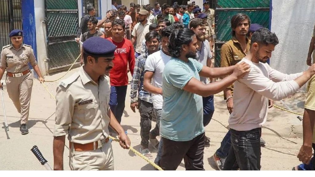 Bangladeshi immigrants busted, harbouring Bangladeshi immigrants,