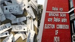 बिहार चुनाव: क्या वोटिंग में हुई बड़ी चूक? सड़क पर मिलीं VVPAT की पर्चियां तो एक्शन में आया ECI