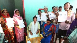 बिहार चुनाव में तेरह सीटों पर अपने बने सिरदर्द, वोटिंग के दौरान दिखा बागी रवैया, पारिवारिक टकराव और महिला उम्मीदवारों की उपस्थिति का भी असर