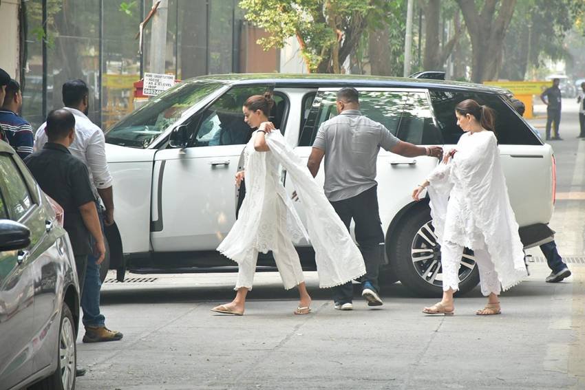 Ajay Devgn at Sunny Deol residence