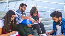 Career option: केमिस्ट्री पढ़ने में लगता है अच्छा तो 12वीं के बाद ये हैं बेस्ट ऑप्शन, करियर को लग जाएंगे चार चांद