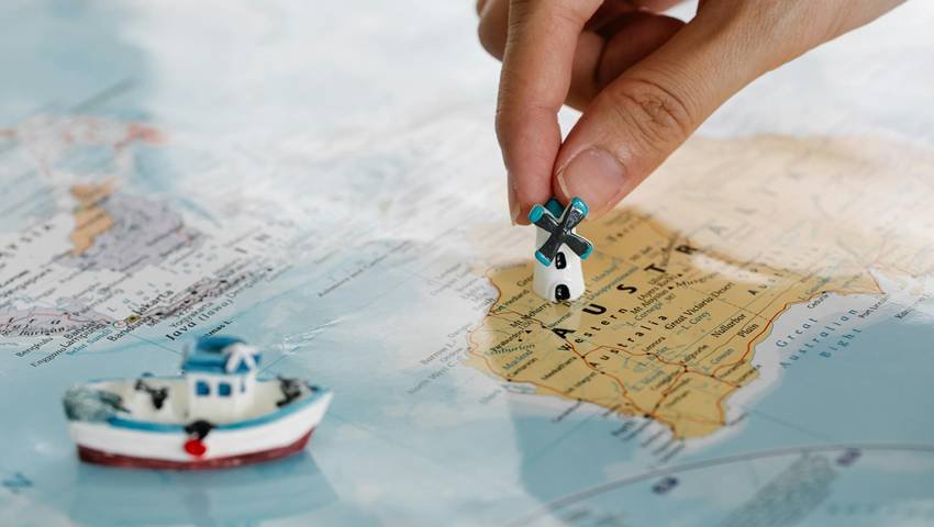 nations with most neighbouring countries