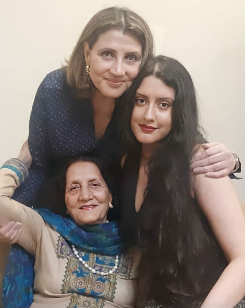 Dharmendra daughters