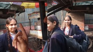 E-rickshaw driver refusing fare from students viral video