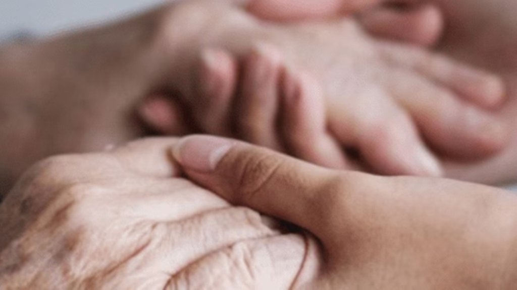 Elderly, grandchildren, loneliness, family life, mental health Elderly, grandchildren, loneliness, family life, mental health