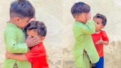 बस हादसे में चल बसे मां-पिता, घर उजड़ने के बाद एक दूसरे को हौंसला देते दिखे मासूम, Viral Video देख भर आएगा दिल