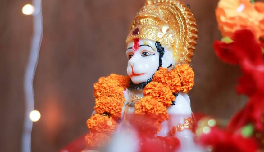 Can women worship Hanuman