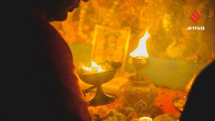 How Aarti symbolizes the cycle of life and devotion