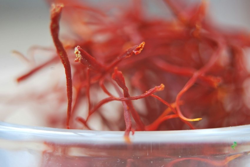 Just 2 Strands of Saffron Can Help You Feel Happier and Relaxed