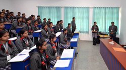 केंद्रीय विद्यालयों और नवोदय विद्यालयों में निकली बंपर वैकेंसी, 12 हजार से अधिक पद खाली; यहां देखें पूरी जानकारी