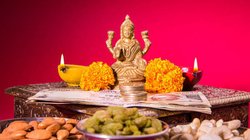 Kartik Purnima 2025 Upay: आज कार्तिक पूर्णिमा की रात करें ये 3 काम, मां लक्ष्मी बरसाएंगी अपार कृपा, घर में आएगा धन और सौभाग्य