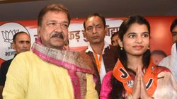 Maithili Thakur Net Worth: 25 साल की मैथिली ठाकुर के पास है करोड़ों की संपत्ति, लाखों का सोना-चांदी, नेट वर्थ जान रह जाएंगे हैरान