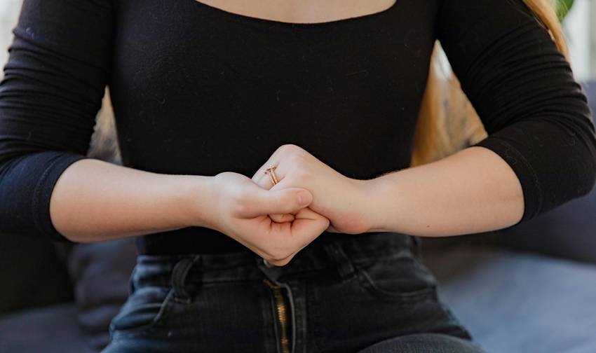 how to do Mohini Mudra