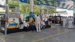 मुंबई सीएनजी संकट: लंबी कतारें, प्रमुख गैस पाइपलाइन टूटने से ऑटोरिक्शा और टैक्सियों पर असर