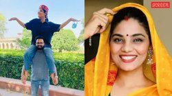 ‘सभी विरुद्ध हैं माधव! सब हारेंगे पार्थ’ पुलिस के कसते शिकंजे के बीच नेहा सिंह राठौर ने पति संग शेयर की तस्वीर